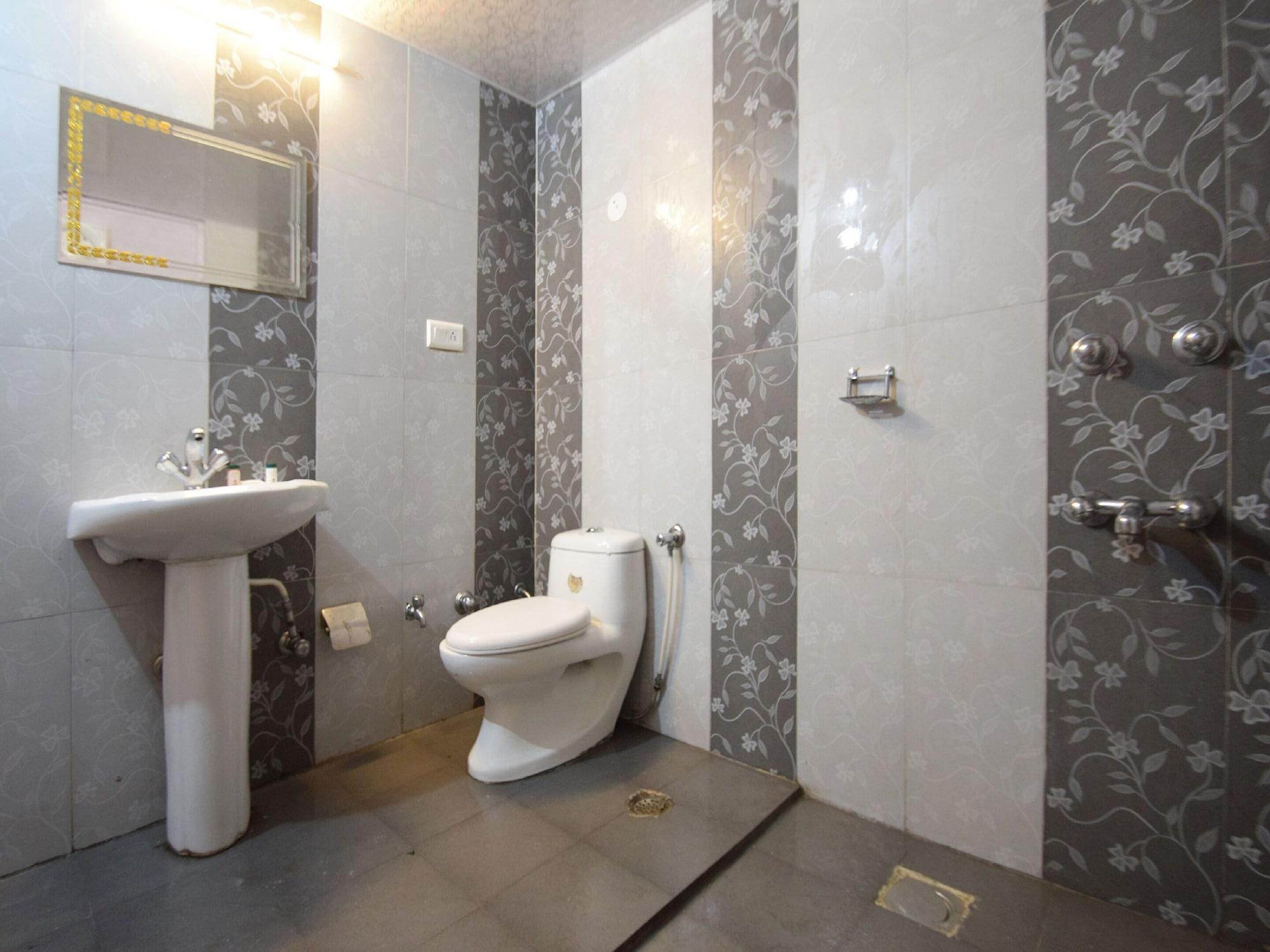 Oyo 29131 Hotel Mn Grand Shamshabad Eksteriør billede