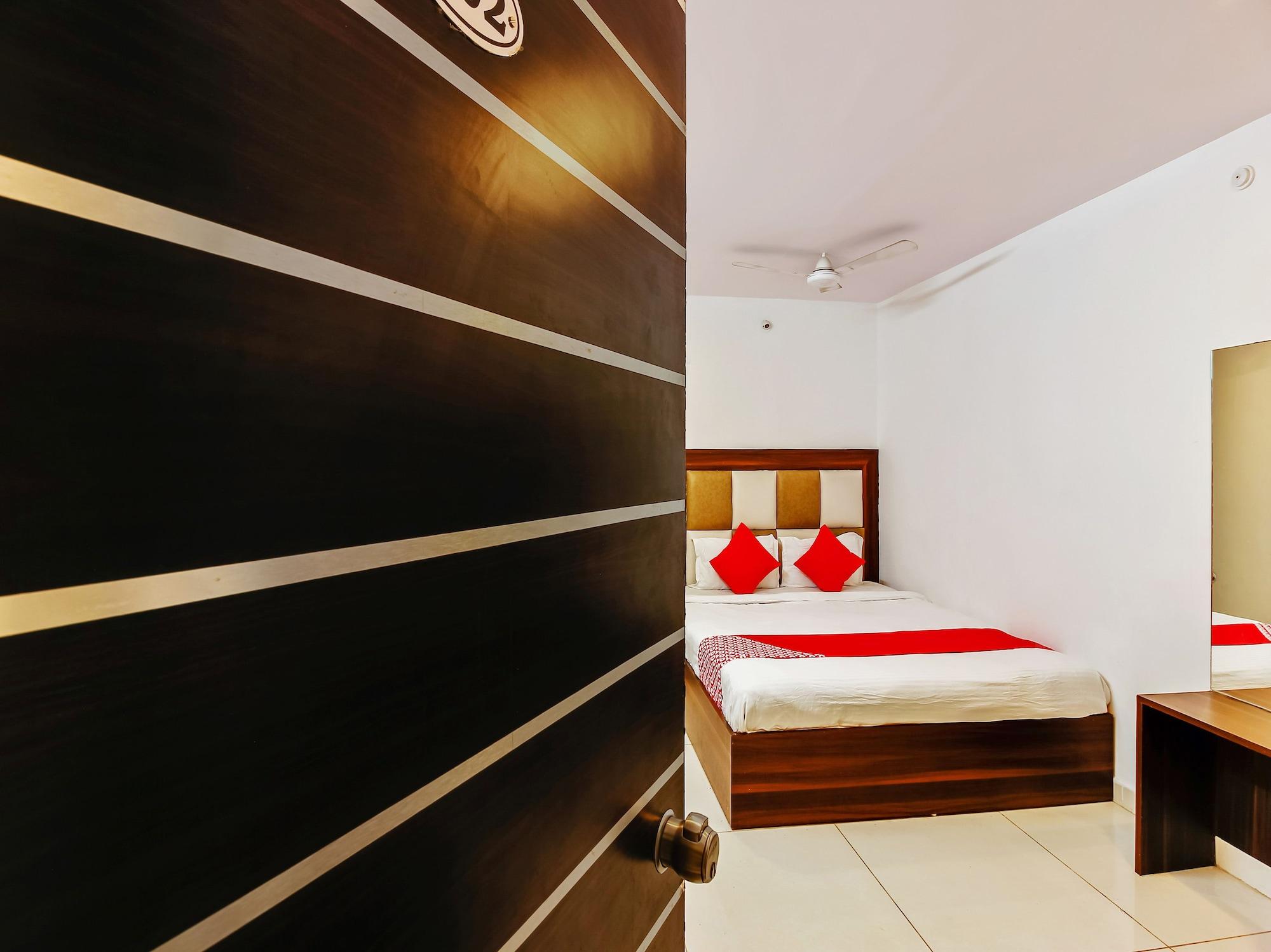 Oyo 29131 Hotel Mn Grand Shamshabad Eksteriør billede