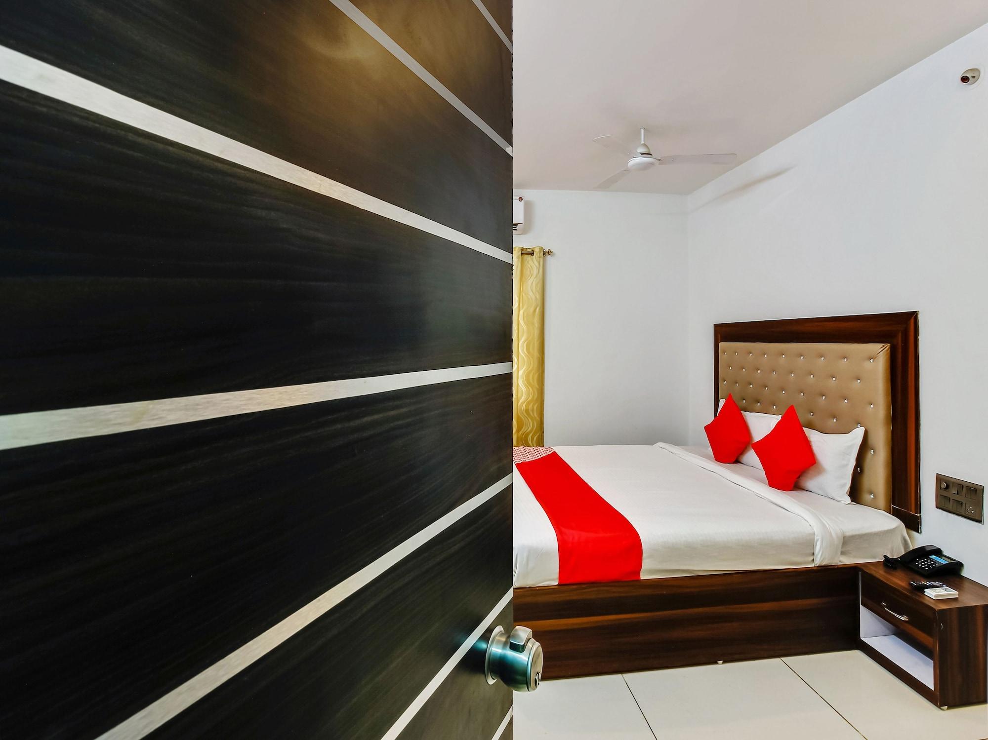 Oyo 29131 Hotel Mn Grand Shamshabad Eksteriør billede