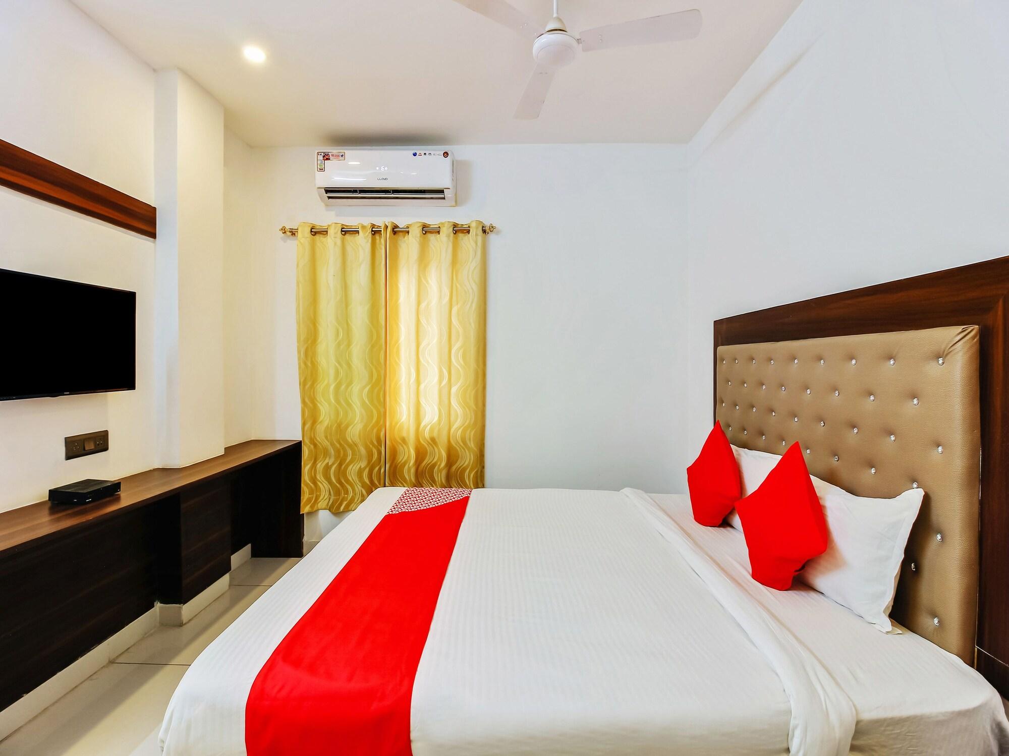 Oyo 29131 Hotel Mn Grand Shamshabad Eksteriør billede