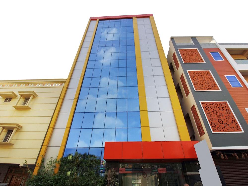 Oyo 29131 Hotel Mn Grand Shamshabad Eksteriør billede